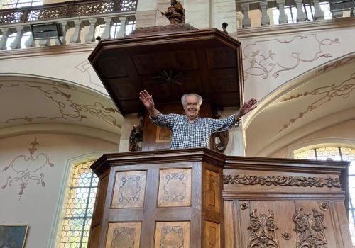 0F642F93-7B2E-4342-890A-030237229A8B